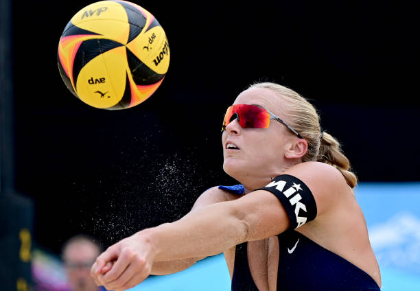 强调安全性和正确姿势，具有警示和教学意义