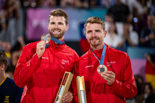 九人制排球站位规则全解析：球员位置与轮换示意图