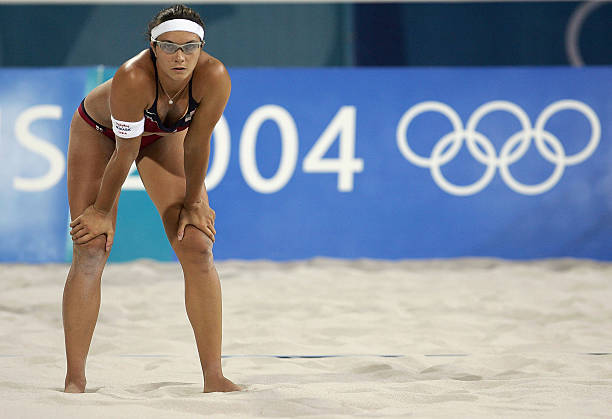 排球规则解析：过中线到底算不算犯规？