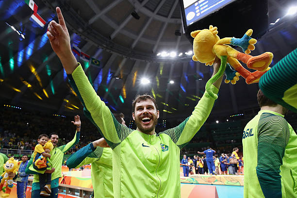 球迷热议：冈察洛娃的颜值是否被低估了？