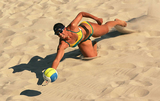 拯救你的“垫球”！一传到位的关键——上手传球与下手垫球姿势精讲