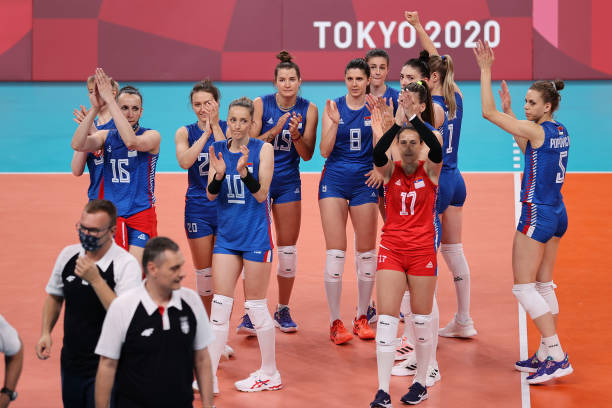 排球标准手势详解：从发球到扣球