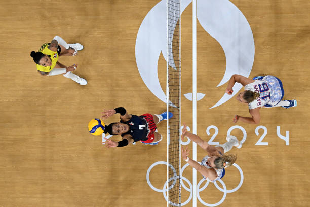 排球少年：高中联赛中的团队精神与拼搏