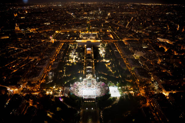 一插二夹三提四蹬：排球垫球技术的关键步骤