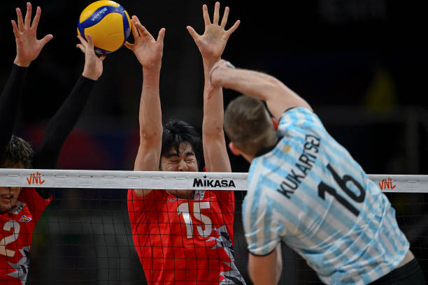 排球文化的艺术呈现：绘画中的经典主题与象征意义