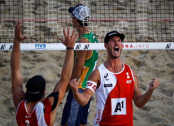 郑益昕技术教学视频：扣球技巧分步讲解