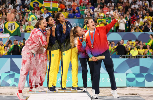 中国女排主力二传丁霞：年龄背后的坚持与拼搏