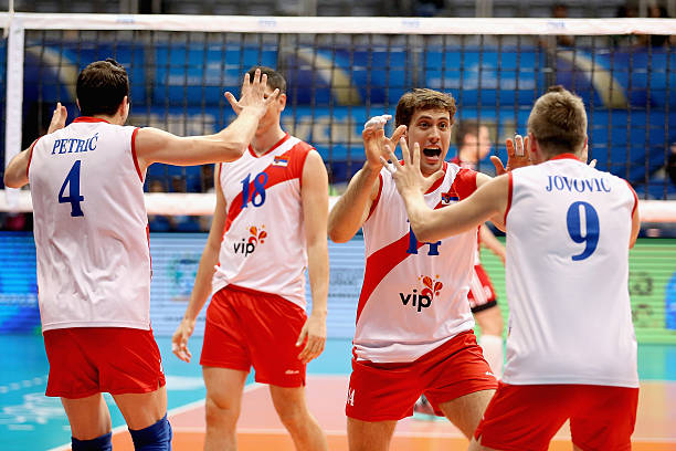 中考排球垫球正确姿势教学：避免常见错误动作