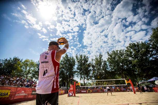 如何达到中考排球垫球满分？个数要求及训练方法