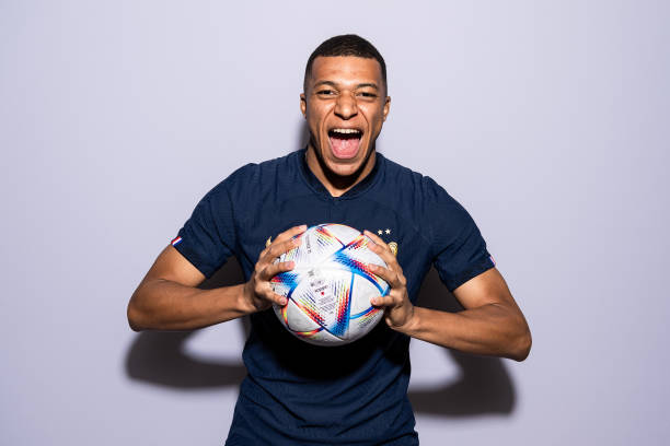 理查利森世界杯倒钩破门：巴西9号惊艳世界