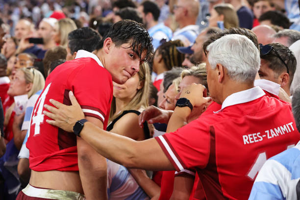 马拉多纳：从贫民窟到世界之巅的球王之路