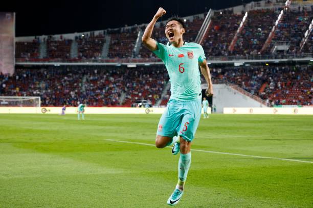 南美区预选赛争议瞬间：裁判判罚、球迷冲突等事件回顾