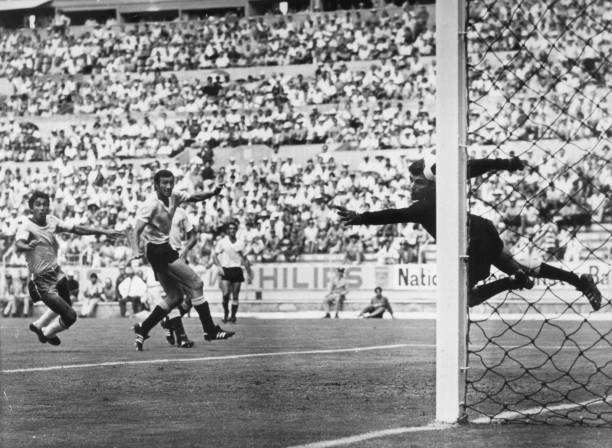 世界杯决赛上半场：法国2-1克罗地亚，格列兹曼点射破门