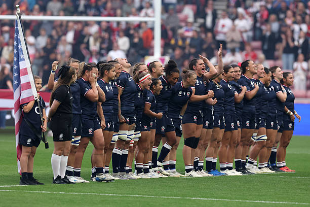 传奇汇聚：世界杯会徽徽章纪念套装，汇集历届赛事的标志性设计