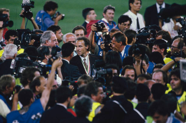 谁是中国队进军2002年世界杯的功勋教练？