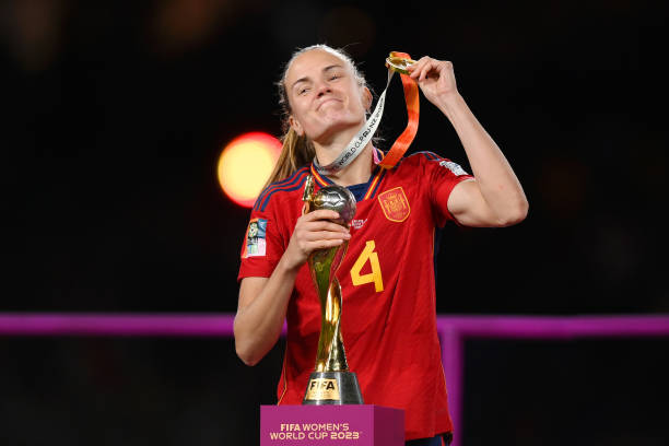 传奇10号：深度解析马拉多纳在世界杯上的战术价值与影响力