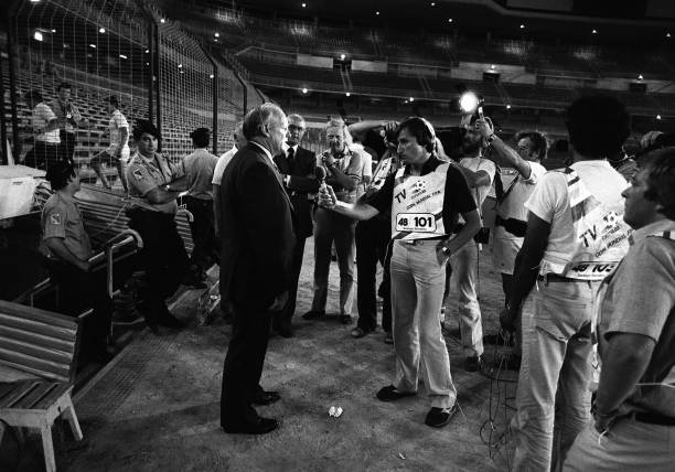 世界杯乒乓球赛每几年举办一次？